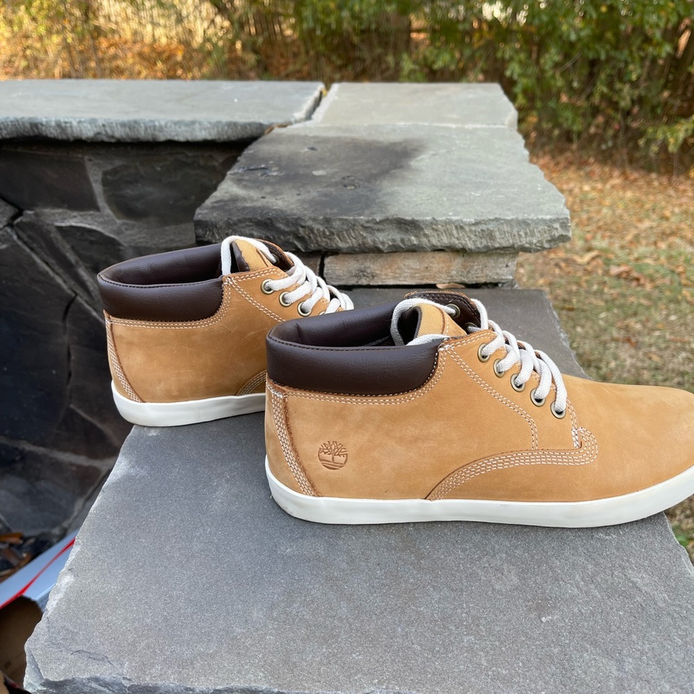 Timberland Wheat Dausette Chukka low boots womens size 8.5